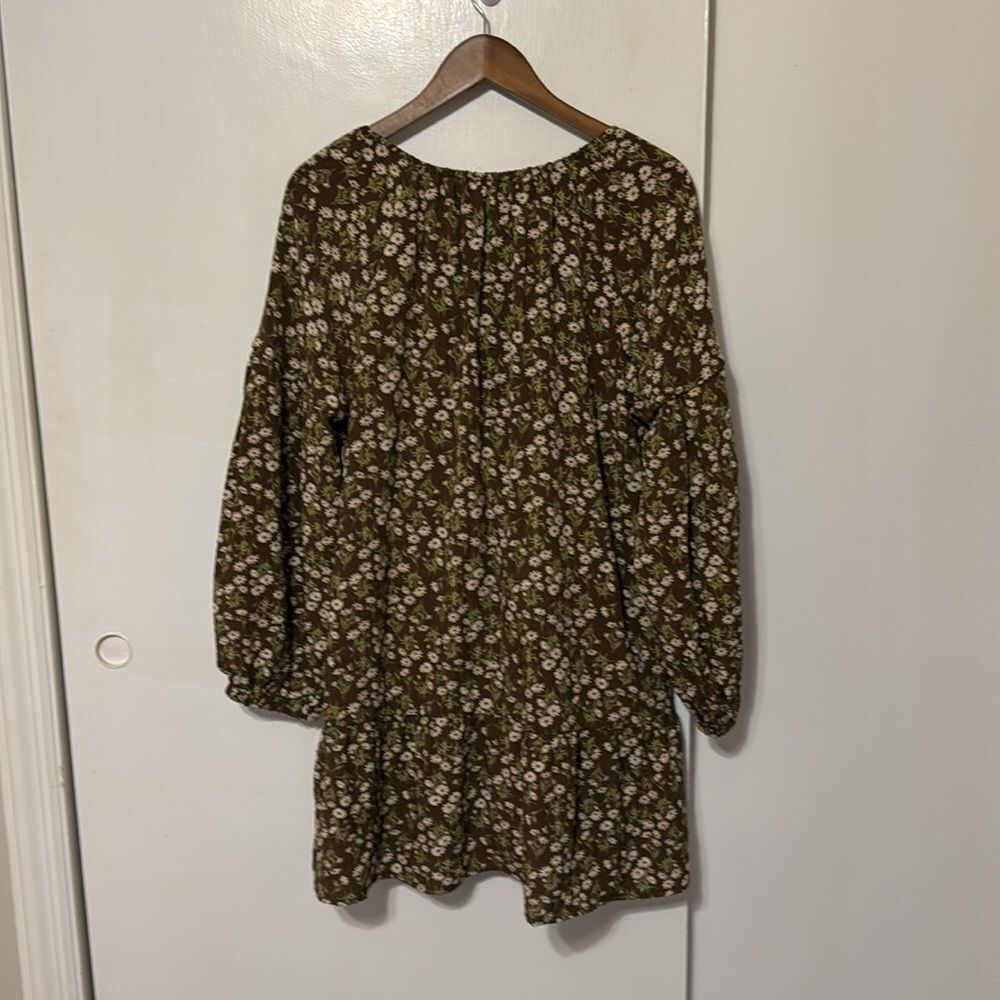 NWT Love Riche Long Sleeve V Neck Floral Dress Ruffle Neutral Women's Medium - Picture 9 of 12